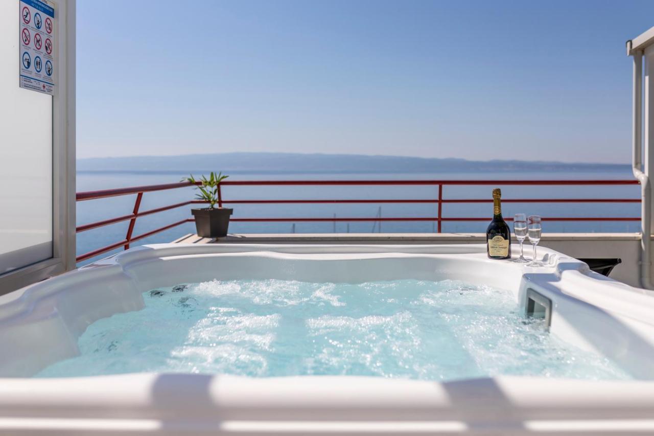 スプリトSeaside Penthouse With Hot Tub Sky Livingアパートメント エクステリア 写真