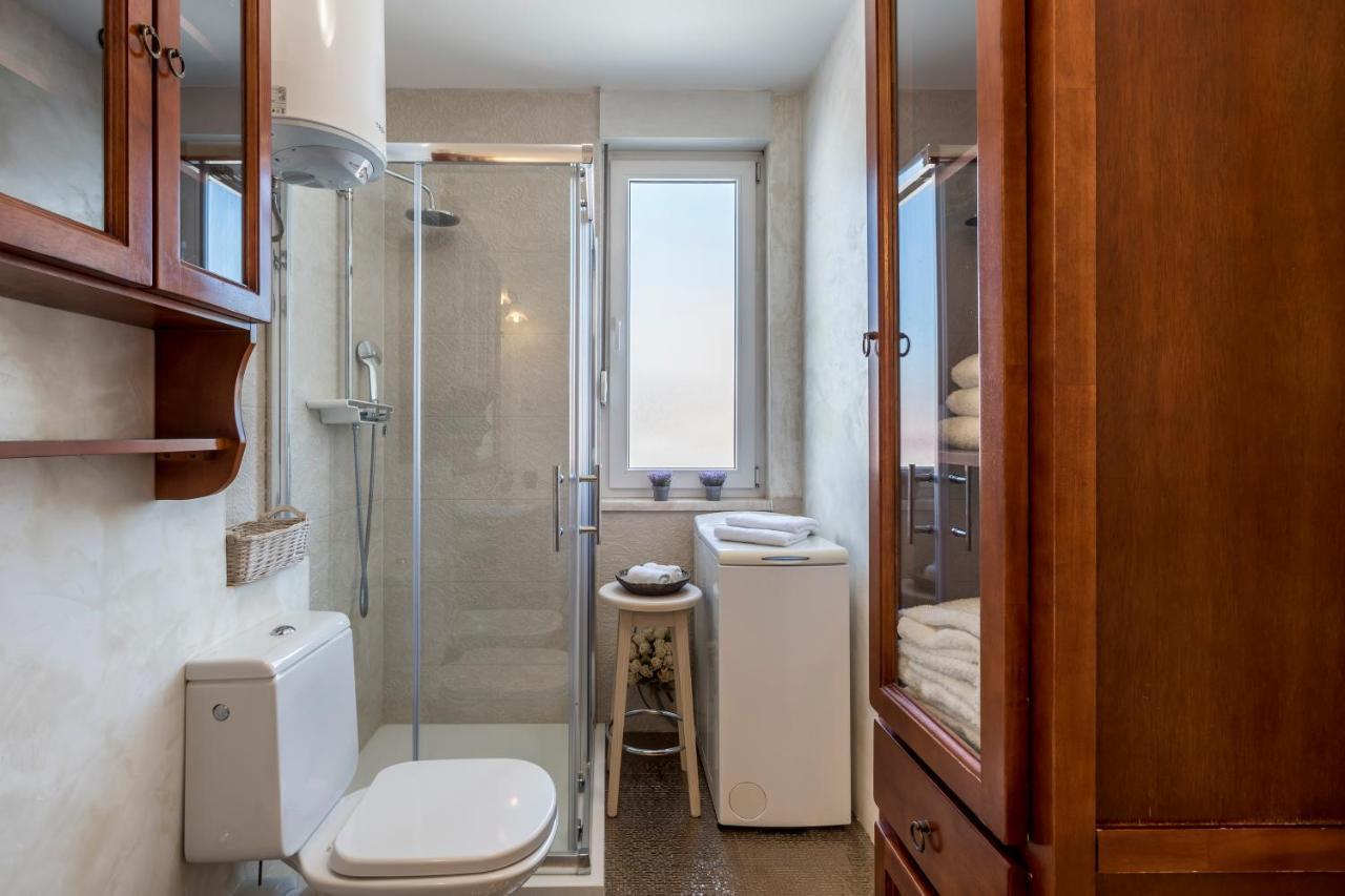 スプリトSeaside Penthouse With Hot Tub Sky Livingアパートメント エクステリア 写真