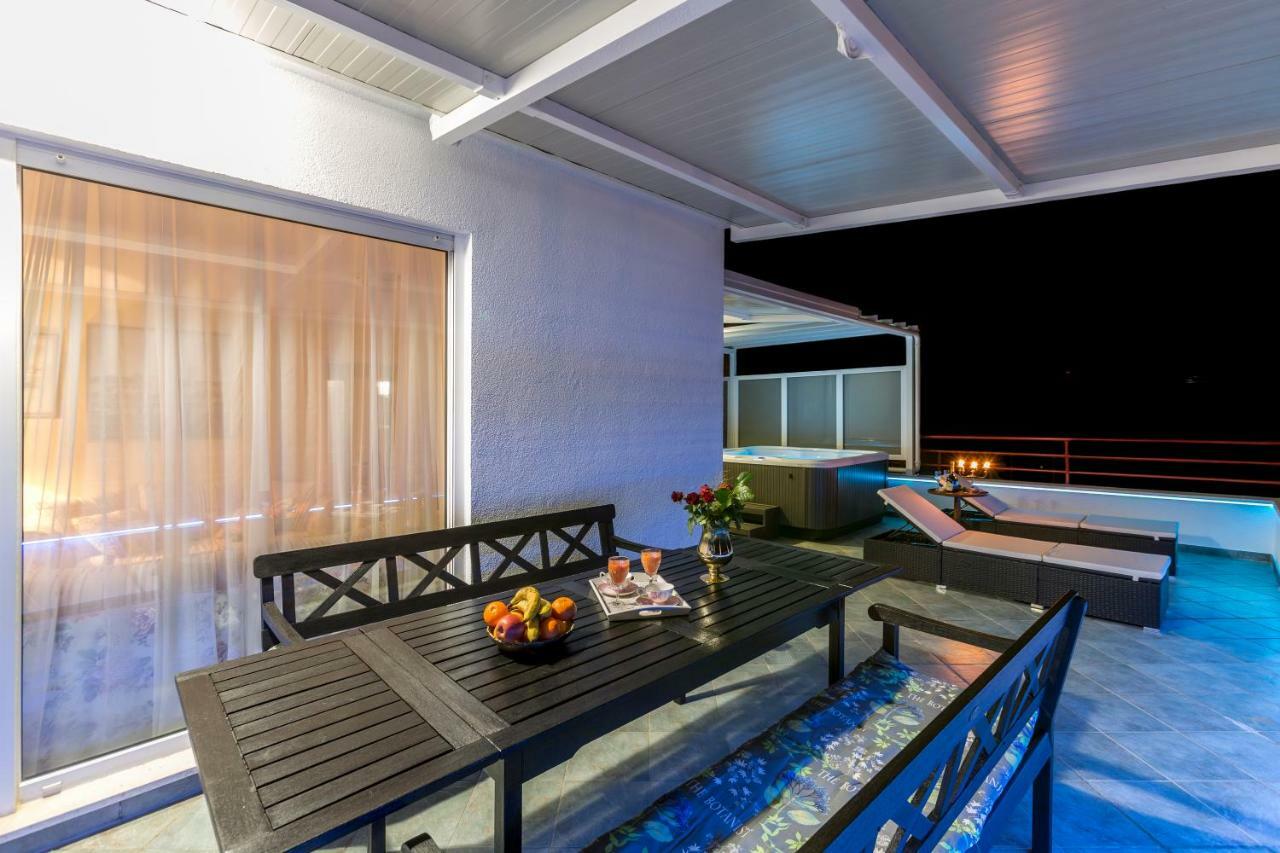 スプリトSeaside Penthouse With Hot Tub Sky Livingアパートメント エクステリア 写真